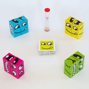 4 مکعب و دسته‌ی کارت های بازی فکری کوبیز