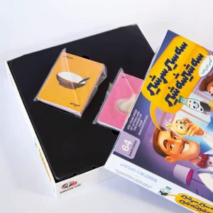 دو دسته کارت درون جعبه